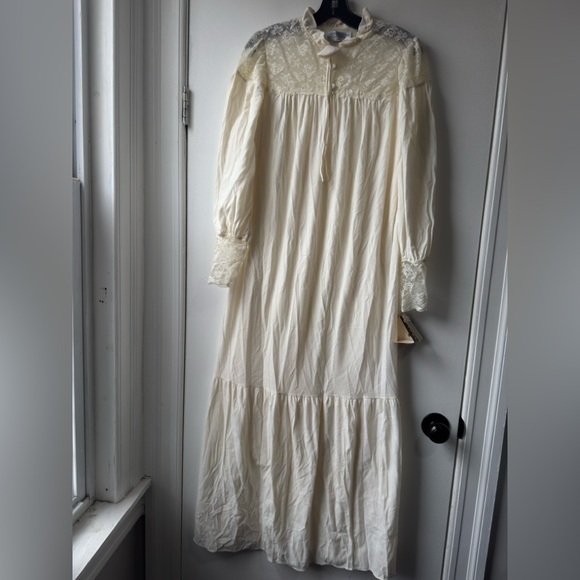 Vintage Lily of France Cream Lace-Trim Maxi Long Sleeve Nightgown - Picture 2 of 9